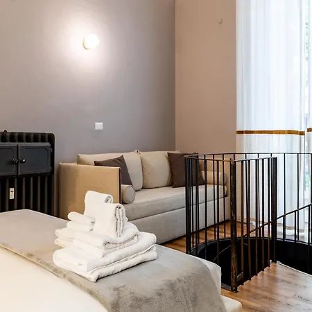Cavour 4* Turin