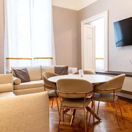 Cavour 4* Turin