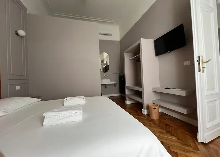 Cavour 4*
